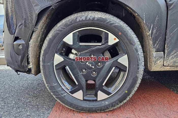 Kia Clavis spied wheel